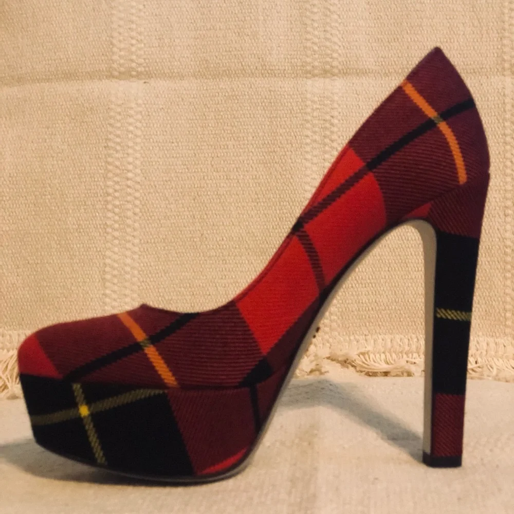 Plaid platform pumps.